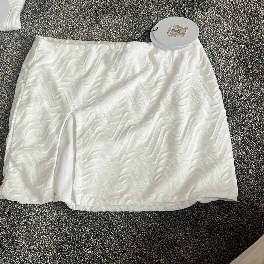 white textured mini skirt